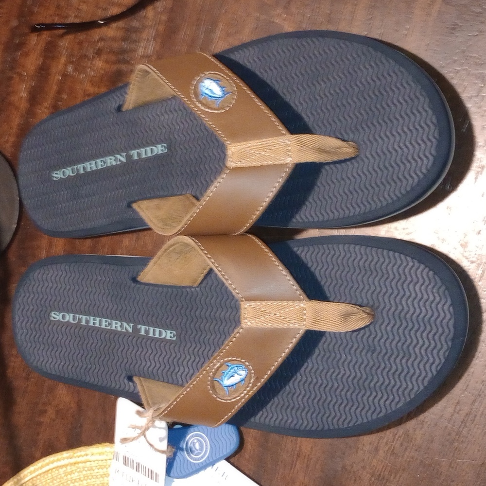 Men's new size 11 southern tide flip flops